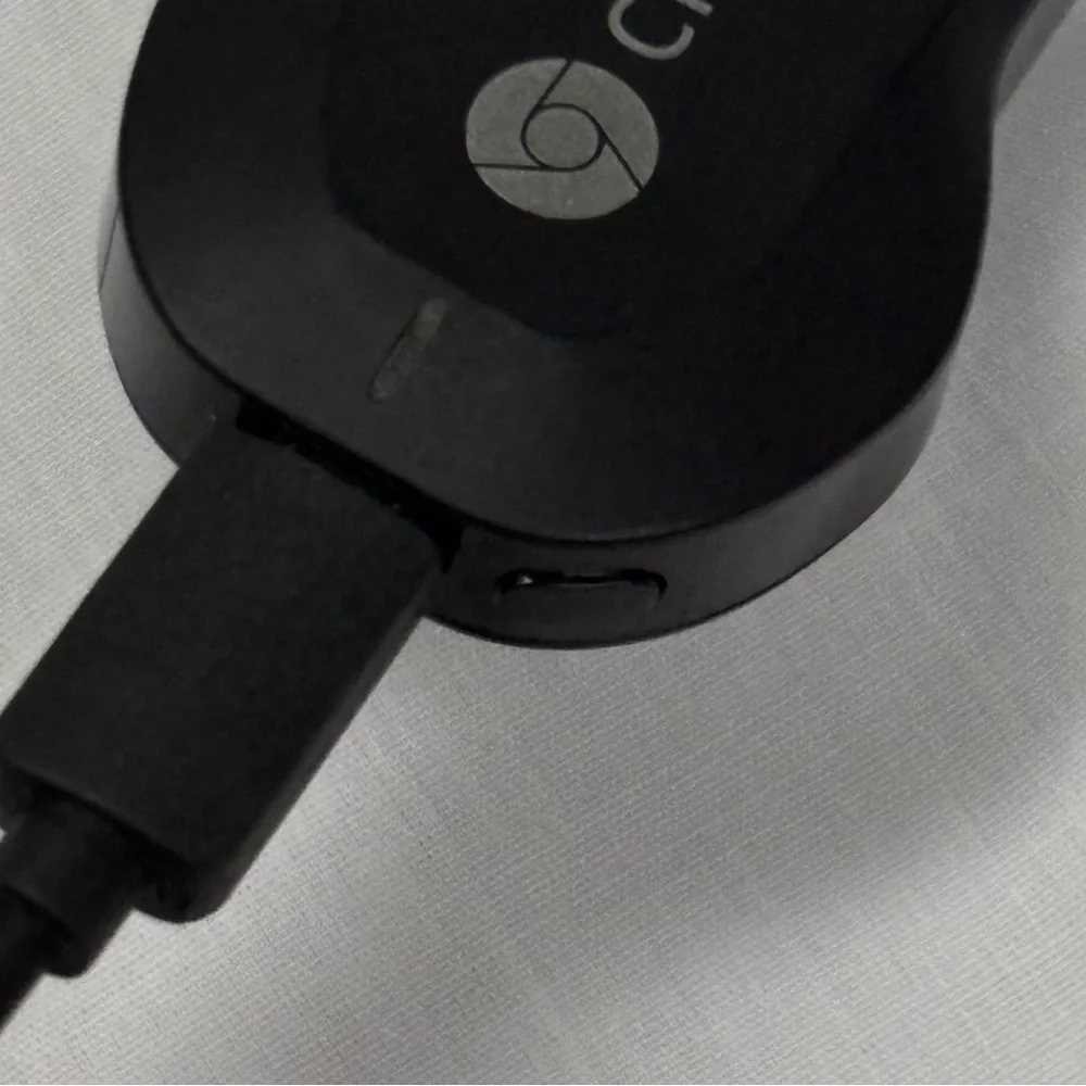 Google Chromecast 1st Generation HDMI Media Streaming Device Model H2G2-42 Black